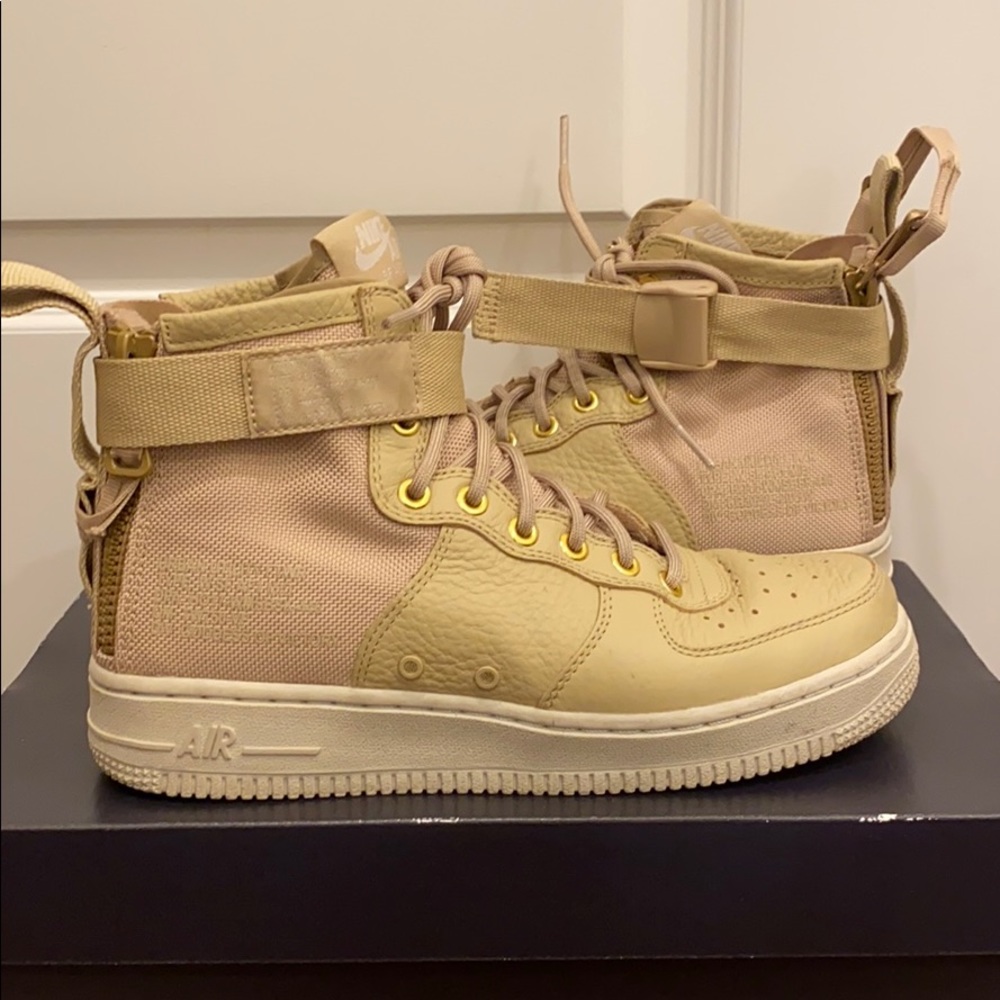 Nike AF1 Mid